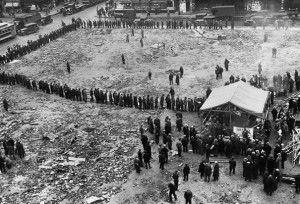 bread-line-in-depression-new-york